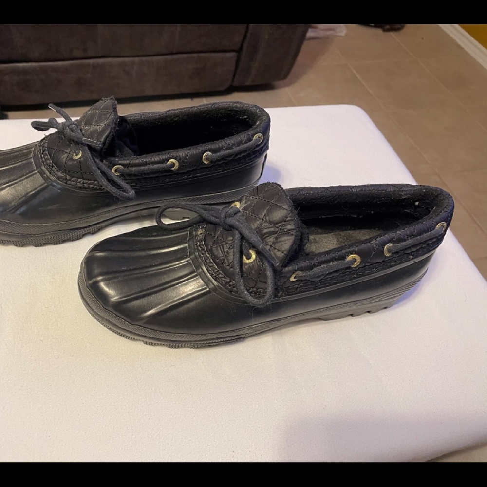 Black water shoes